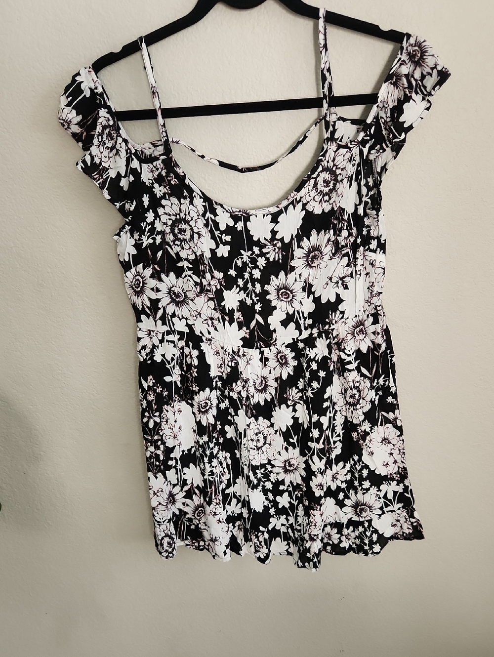 Forever 21 Black and White Floral Cold-Shoulder Cami Top